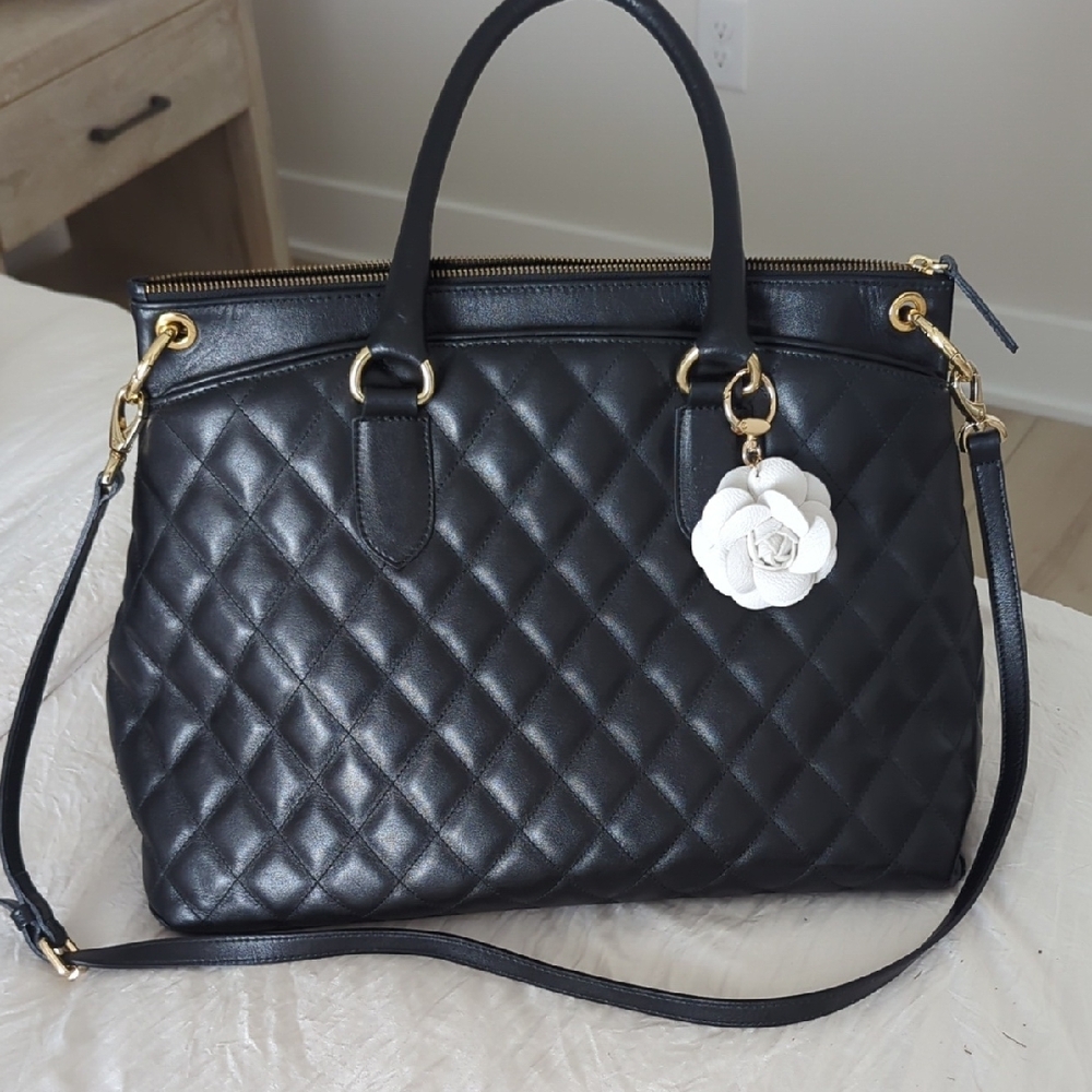 Black Genuine Leather Quilted Handbag - Picture 2 of 11